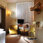 Flora - By Romanelli Family 3*