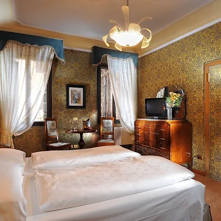 Flora - By Romanelli Family 3*