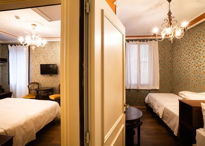 Flora - By Romanelli Family 3*