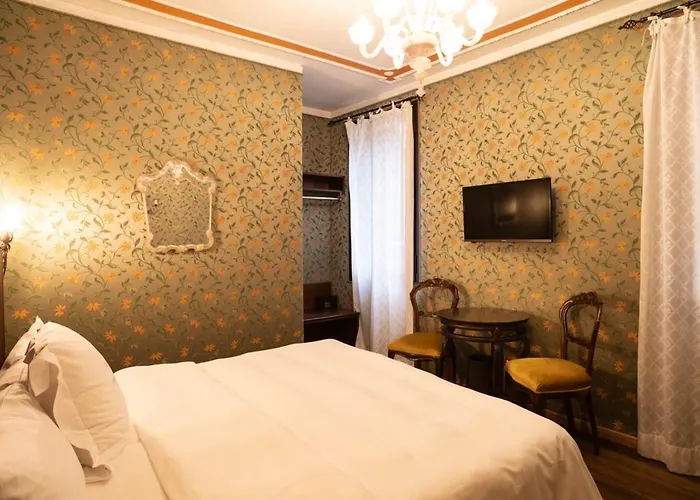 Flora - By Romanelli Family 3*