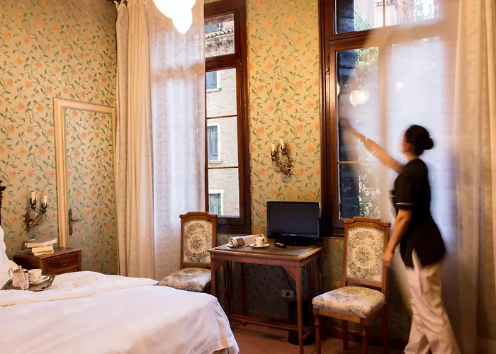 Flora - By Romanelli Family Venetië