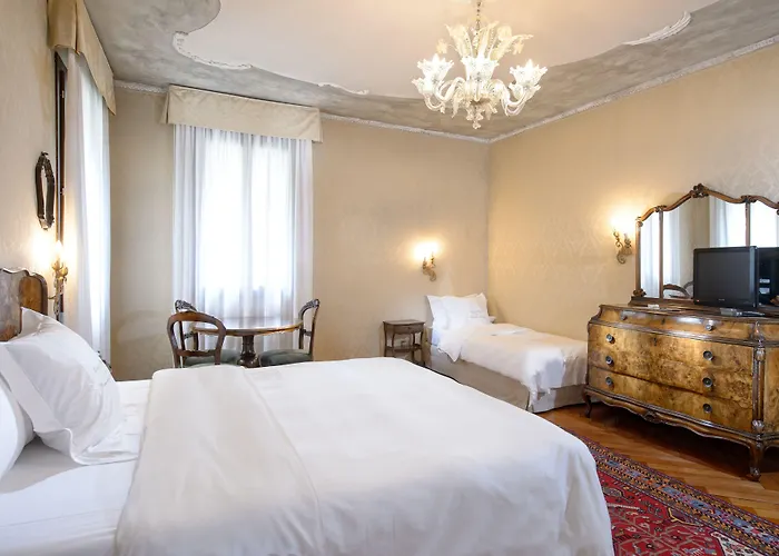 Hotel Flora - By Romanelli Family 3*