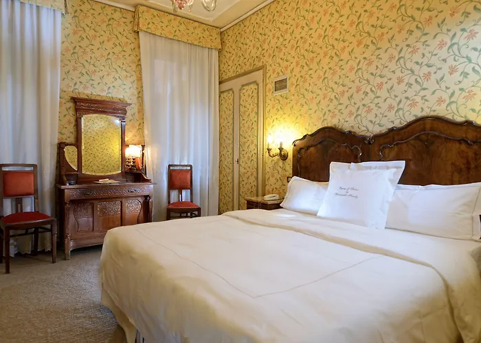 Hotel Flora - By Romanelli Family