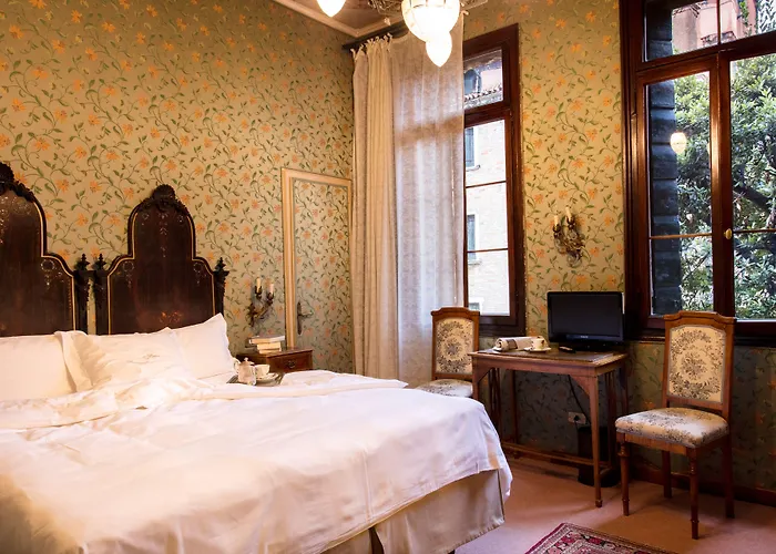 Hotel Flora - By Romanelli Family