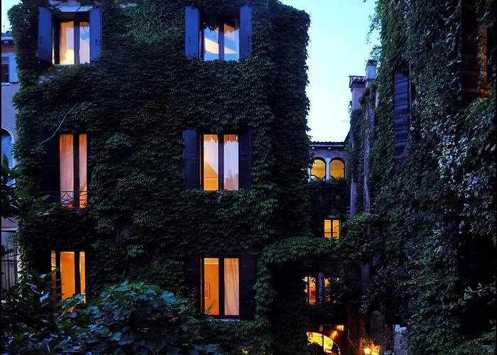 Hotel Flora - By Romanelli Family Venetië