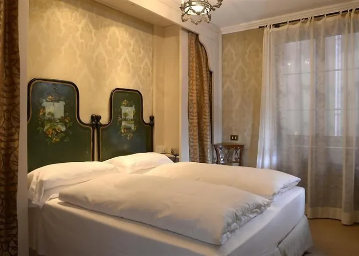 Flora - By Romanelli Family 3*