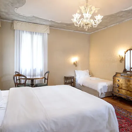 Szálloda Flora - By Romanelli Family 3*