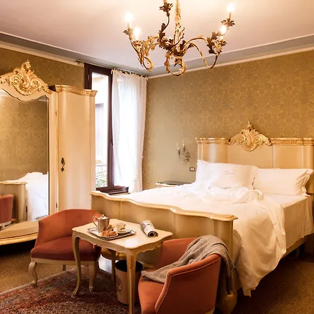 Szálloda Flora - By Romanelli Family 3*