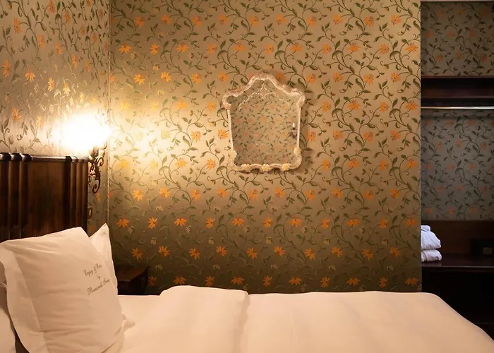 Hotell Flora - By Romanelli Family