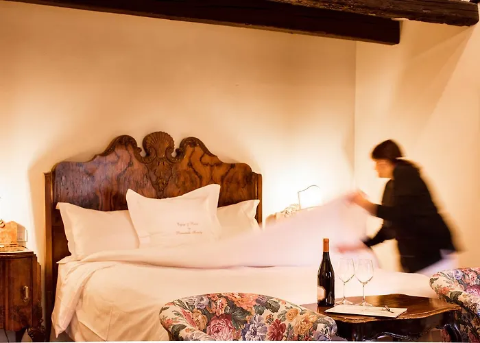 Hotell Flora - By Romanelli Family